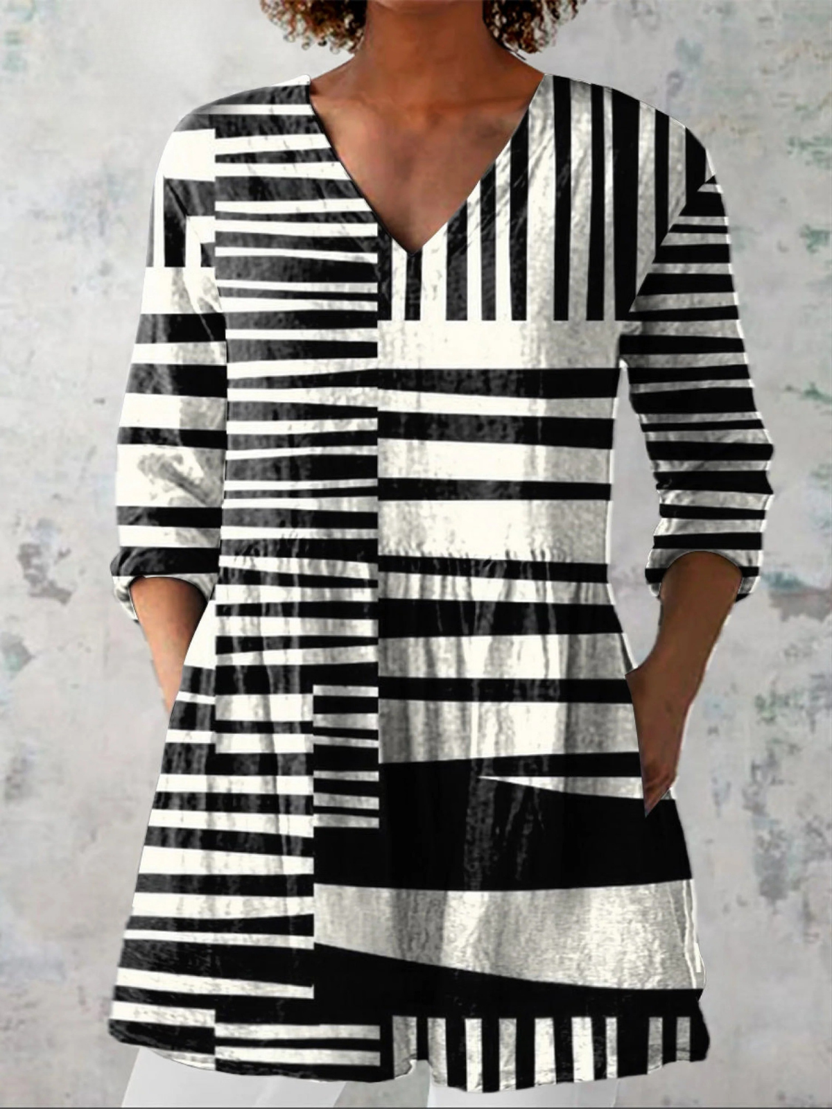 Coco | Monochrome Print V-Neck Longline Blouse