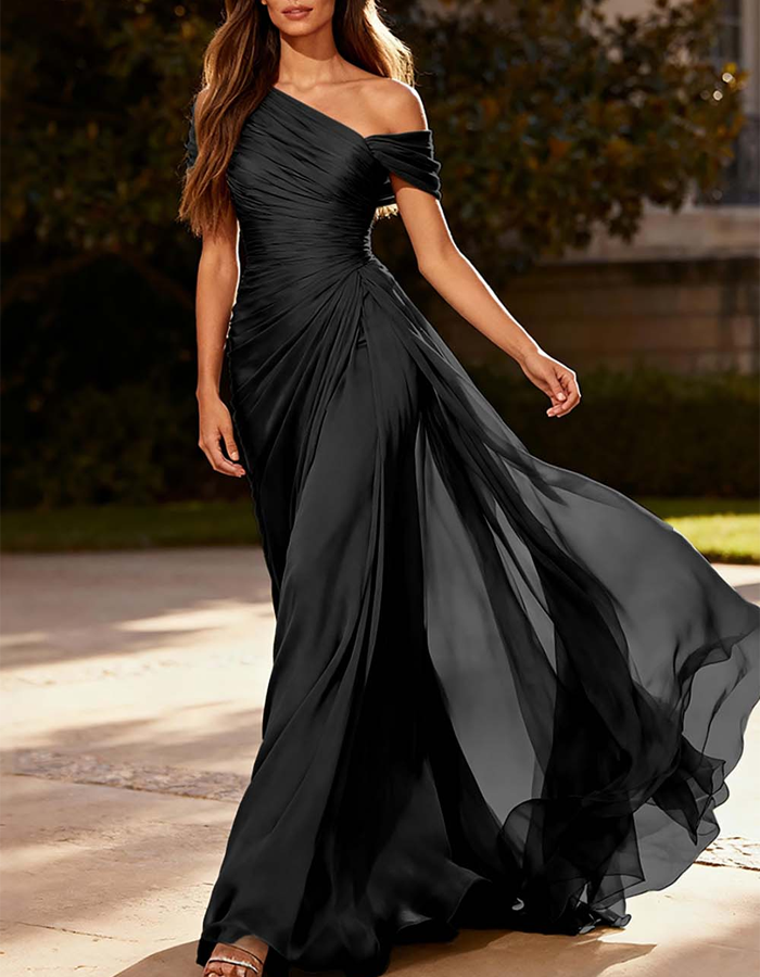Maxi dress made of pleated chiffon with one shoulder
