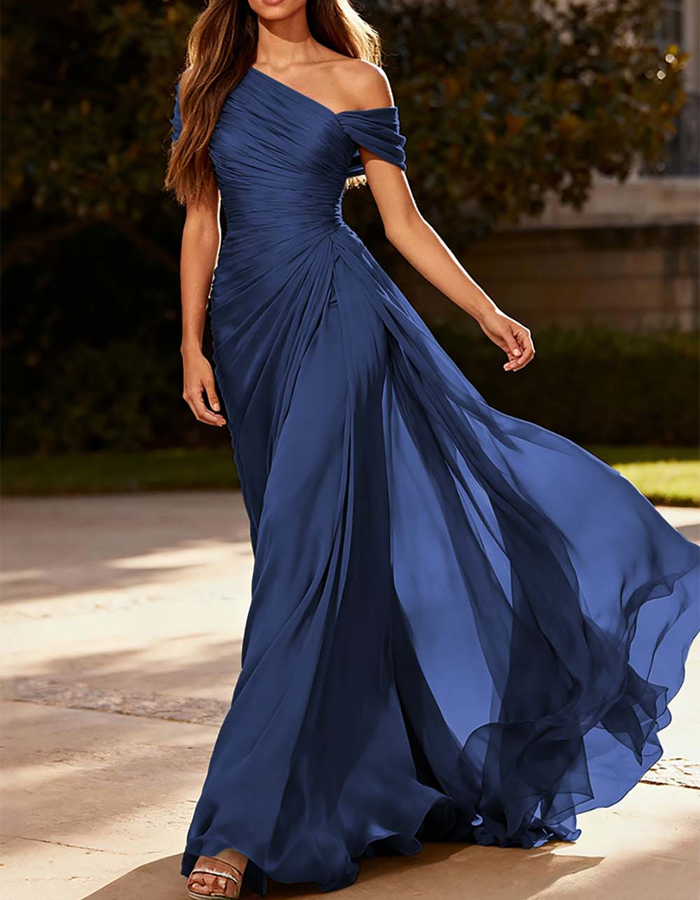 Maxi dress made of pleated chiffon with one shoulder
