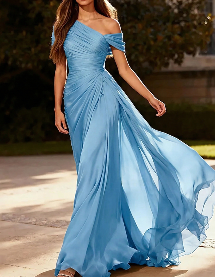 Maxi dress made of pleated chiffon with one shoulder