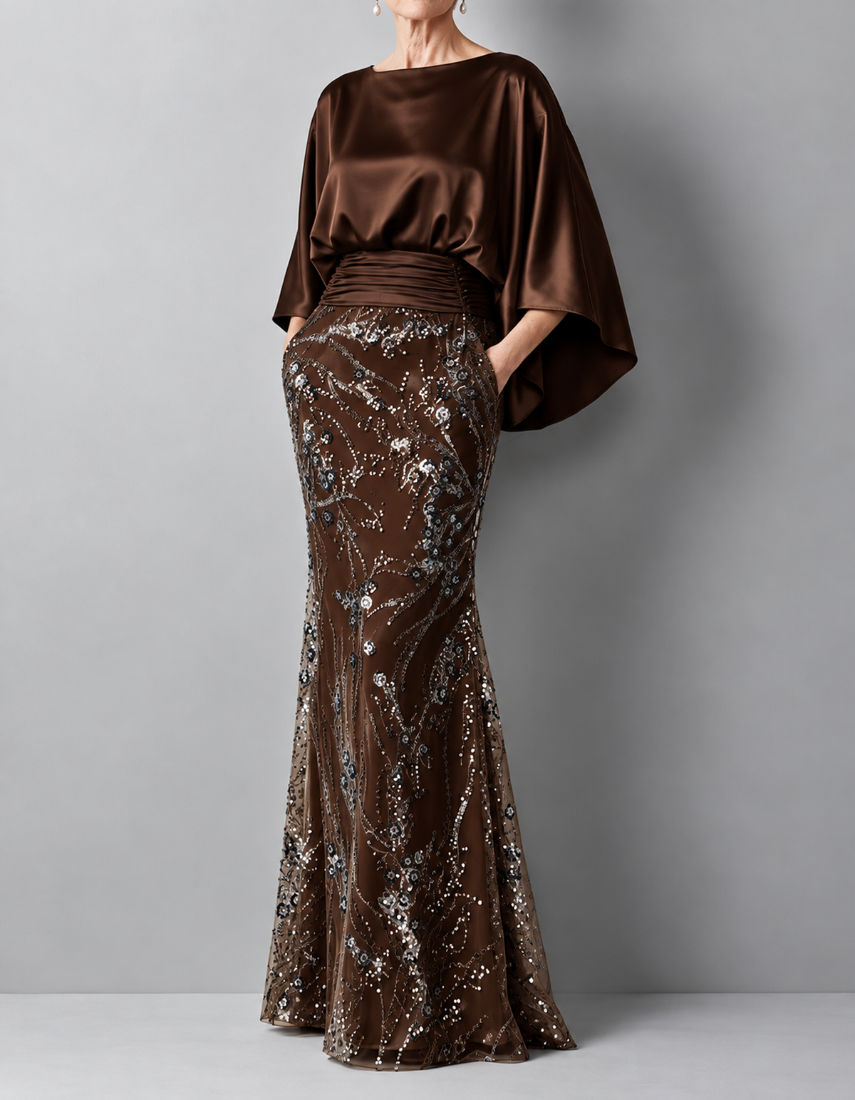 Maxi dress in satin with cape sleeves in champagne color